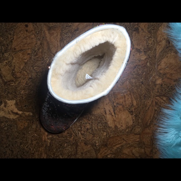 Ugg sparkle champagne boot (color changing) - Picture 4 of 6
